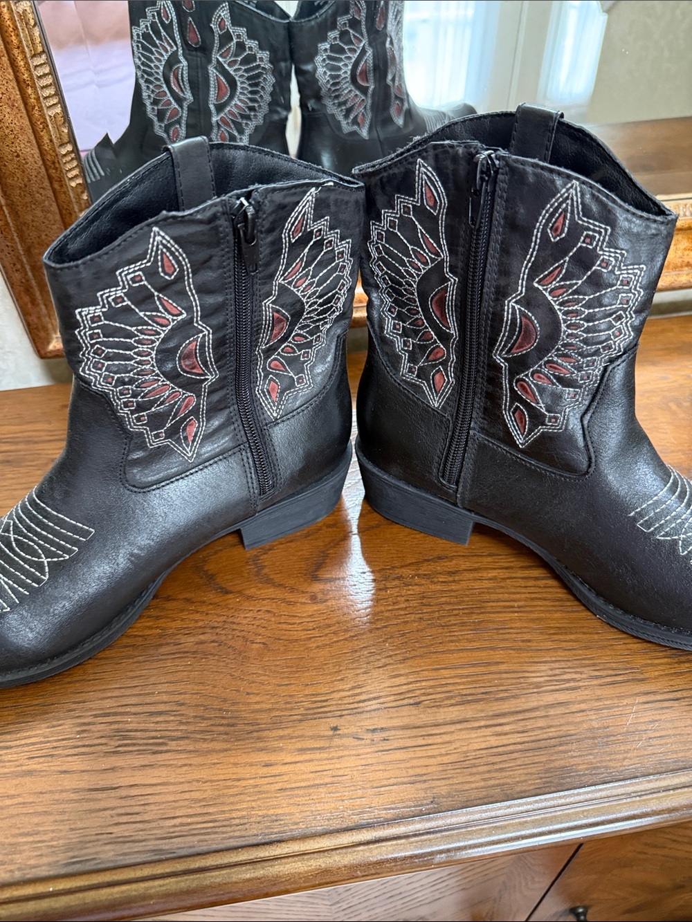 NWOT Coconuts by Matisse Women's Black Embroidered Western Boots. Size 9. - Picture 6 of 12